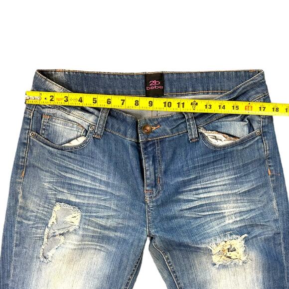 2b bebe Jeans Women's Size 31 Medium Dark Wash Ripped Lace Detailing Denim - Picture 4 of 6